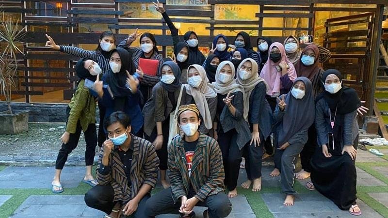 Tingkatkan solidaritas dengan teman siswa lain
